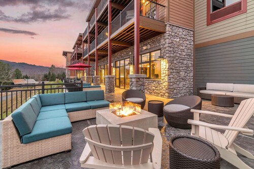 Cambria Hotel Lake Placid - Lakeside Resort