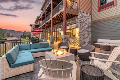 Cambria Hotel Lake Placid - Lakeside Resort