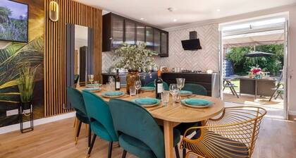 The Dodsworth modern 4 bedroom house, sleeps 8