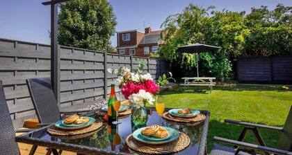 The Dodsworth modern 4 bedroom house, sleeps 8