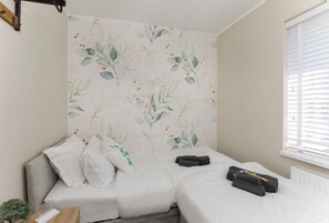 4 Schlafzimmer, Bügeleisen/Bügelbrett, Reisekinderbett, WLAN