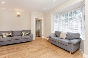 Unclassified image, 4 of 23, button