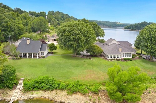 Shoreline Serenity - Direct Lake Access