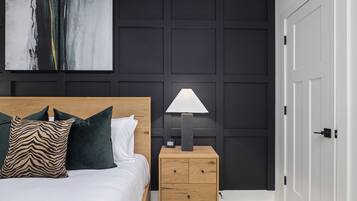 5 bedrooms, desk, travel crib, free WiFi