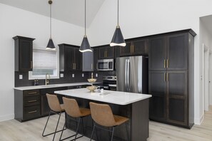 Kühlschrank, Mikrowelle, Ofen, Herdplatte