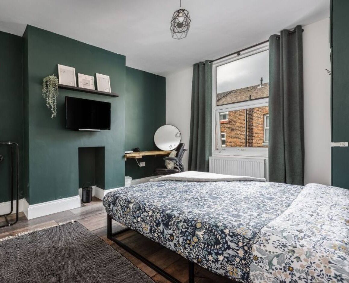 5 bedrooms, desk, iron/ironing board, free WiFi