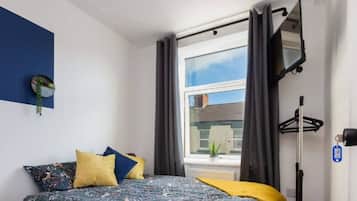 5 bedrooms, desk, iron/ironing board, free WiFi