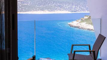 Kamar Deluks, pemandangan laut | 1 kamar tidur, selimut bulu angsa, minibar, dan brankas