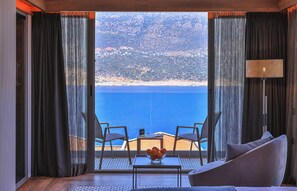 Premium Room, Private Pool, Sea View | 1 bedroom, down comforters, minibar, in-room safe - Casa Bi (Kas)