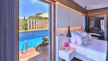 Chambre Premium, piscine privée, vue mer | 1 chambre, couette en duvet d'oie, minibar