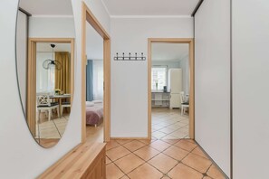 1 habitación, tabla de planchar con plancha, wifi y ropa de cama 