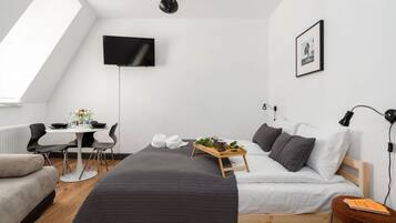 Iron/ironing board, WiFi, bed sheets