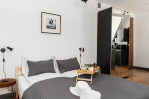 Iron/ironing board, WiFi, bed sheets