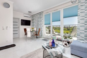 TV - Obrońców Westerplatte 9 |Charming Apartment|Terrace (Jastrzebia Góra)