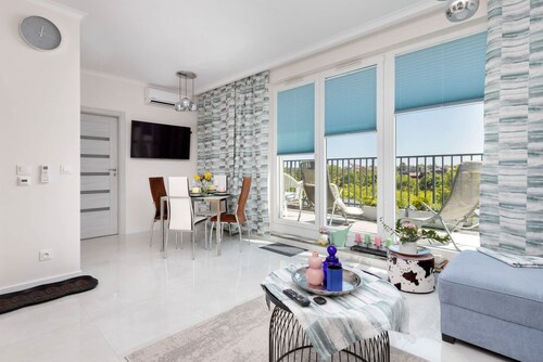 Modernes Appartement mit Terrasse | Nähe zum Strand | Parkplatz