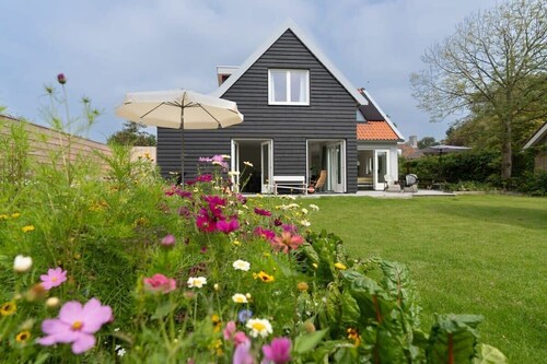 Close to the Sea in Domburg | Jhr. de Casembrootplein 19 | Hello Zeeland