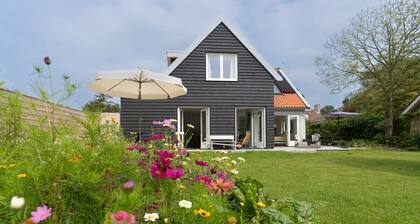 Close to the Sea in Domburg | Jhr. de Casembrootplein 19 | Hello Zeeland