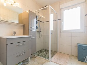 Bathroom - Comfortable house near Barfleur with parking (Montfarville)