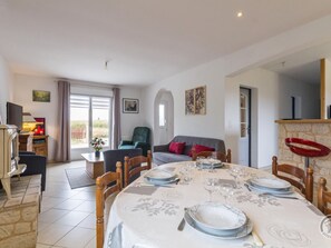 Dining - Comfortable house near Barfleur with parking (Montfarville)