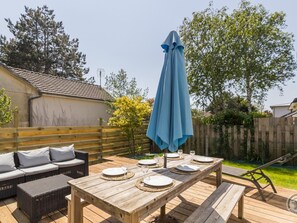 تناول الطعام بالخارج