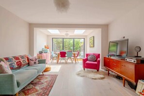 Bright and Inviting 2BD House - Bethnal Green (London, United Kingdom