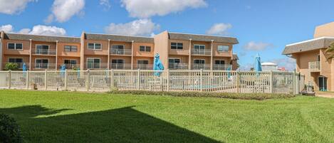 المنشأة من الخارج