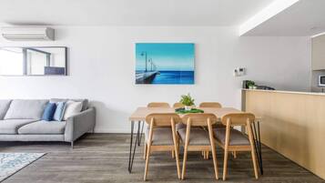 Basic Apartment, Multiple Beds | Dining