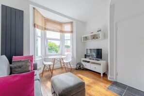 Basic Apartment, 1 Double Bed | Living area