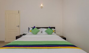 Deluxe Room | In-room safe, desk, iron/ironing board, rollaway beds - Treebo Aptin (Nagapattinam)
