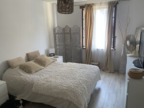2 bedrooms, iron/ironing board, WiFi, bed sheets - Partie de Mas , 2 Chambres, Jardin , Piscine (Pujaut)