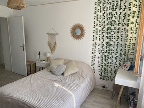 2 bedrooms, iron/ironing board, WiFi, bed sheets - Partie de Mas , 2 Chambres, Jardin , Piscine (Pujaut)