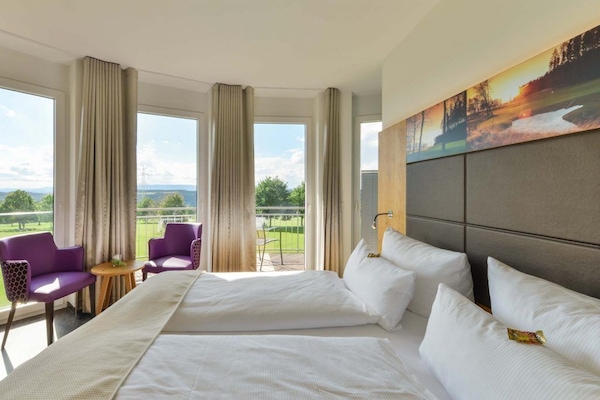 Comfort Room | In-room safe, desk, laptop workspace, soundproofing