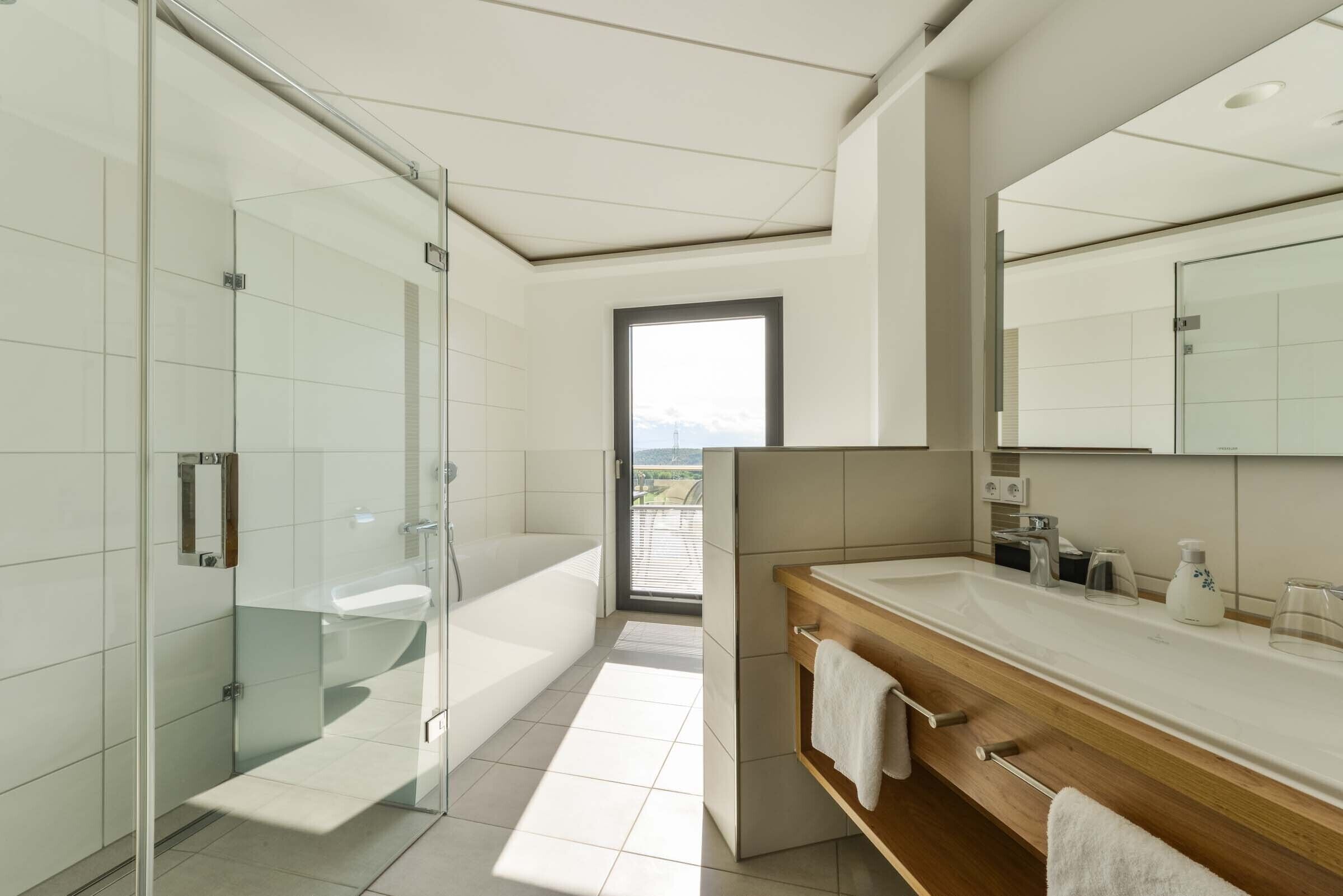 Comfort-Zimmer | Badezimmer | Kostenlose Toilettenartikel, Haartrockner, Handtücher, Seife