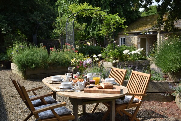 House | Outdoor dining