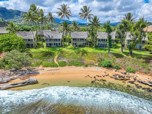 Kapaa Sands Oceanview Studio | Walk to Coastal Path