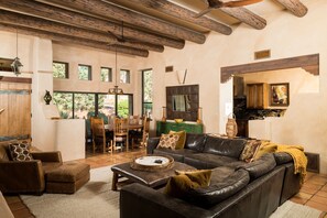 Fernseher, Videospiele, Tischtennisplatte