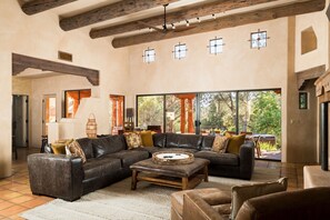 Fernseher, Videospiele, Tischtennisplatte