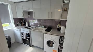 Apartment | Private kitchen | Fridge, microwave, oven, stovetop