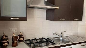 Camera Selene | Cucina privata | Mini-frigorifero, macchina per caffè espresso, macchina per tè/caffè