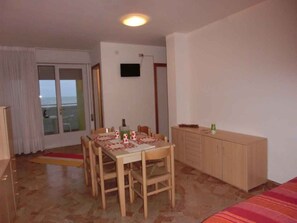 Dining - Holiday apartment with air conditioning and balcony with sea view (Bibione)
