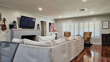 Smart TV, fireplace, video games, offices