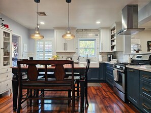 Fridge, microwave, oven, stovetop - Quiet Central Phx Home w/ enclosd yard, jungle gym (Phoenix)