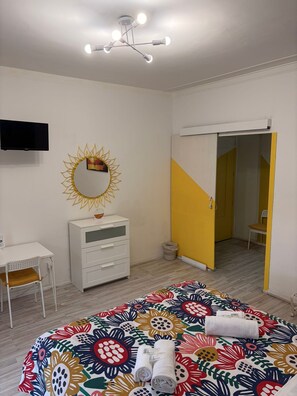 三人房 | 獨特設計、獨特裝修、書桌、手提電腦工作空間