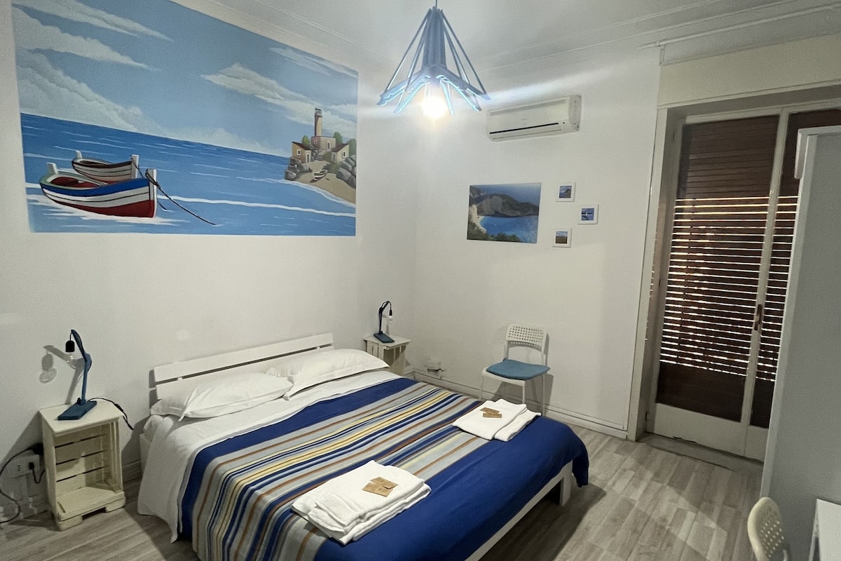 Habitación doble Deluxe | Decoración personalizada, muebles diferentes y escritorio