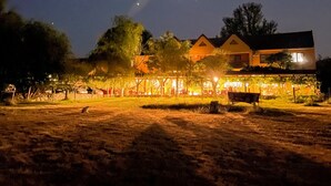 Exterior - Pensiunea Tarabostes Ranch (Moldova Noua)