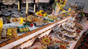 Breakfast, lunch, dinner served; Regional cuisine, garden views