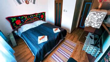 Classic Room, 1 King Bed, River View | 1 bedroom, individually furnished, iron/ironing board, free WiFi
