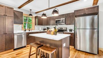 KĂŒhlschrank, Mikrowelle, Ofen, Herdplatte