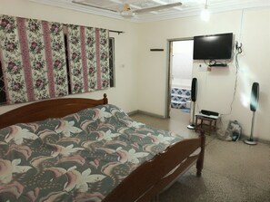 1 chambre, fer et planche à repasser, literie fournie