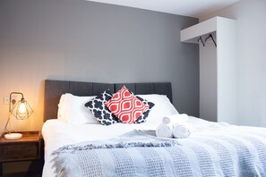 Appartement Standard, 1 très grand lit et 1 canapé-lit | Ameublement personnalisé, fer et planche à repasser, Wi-Fi gratuit